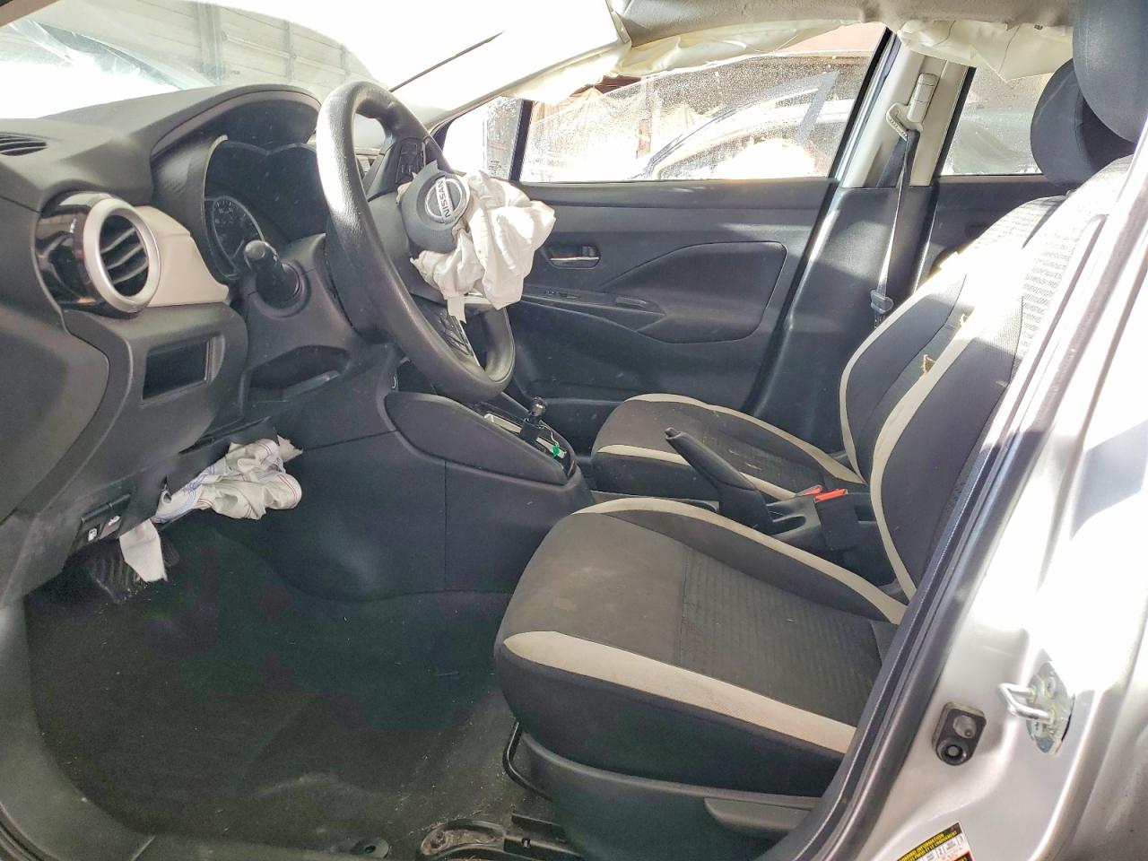 2021 NISSAN VERSA SV photo 7
