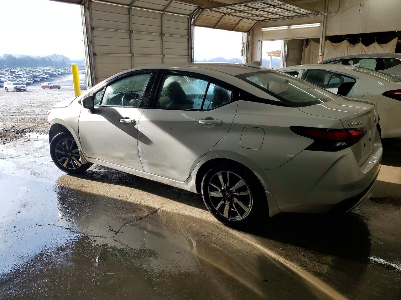 2021 NISSAN VERSA SV photo 2