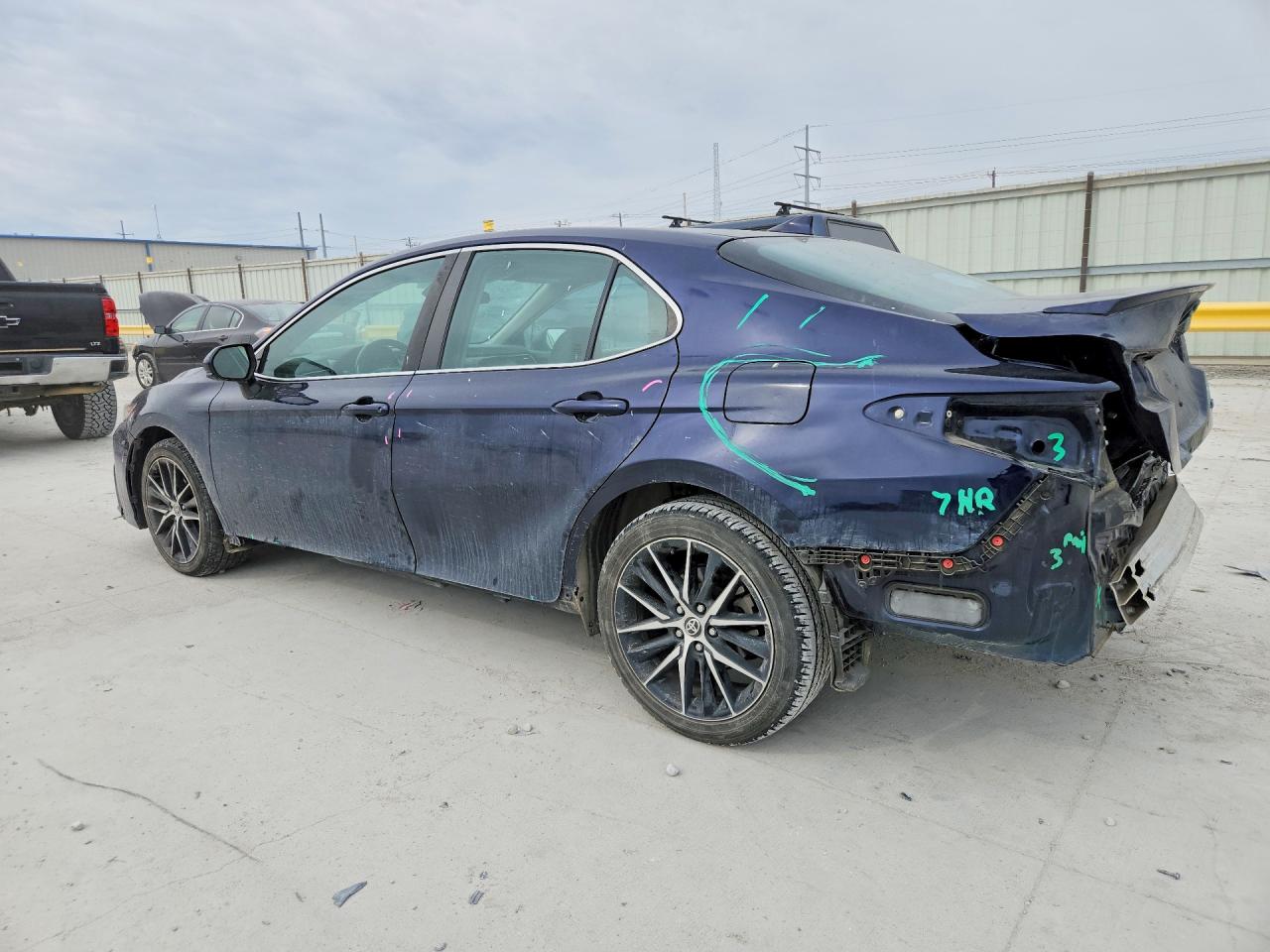 2021 TOYOTA CAMRY SE photo 2