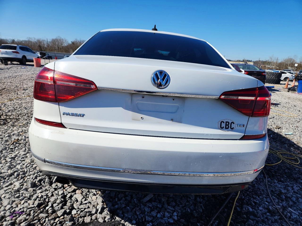 2017 VOLKSWAGEN PASSAT R-LINE photo 6