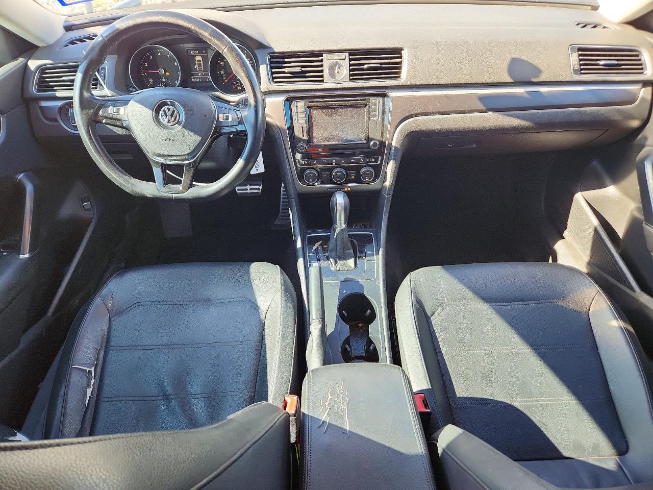 2017 VOLKSWAGEN PASSAT R-LINE photo 8