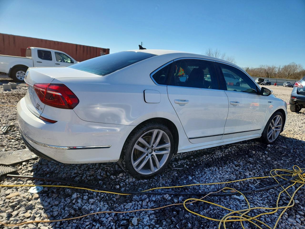 2017 VOLKSWAGEN PASSAT R-LINE photo 3