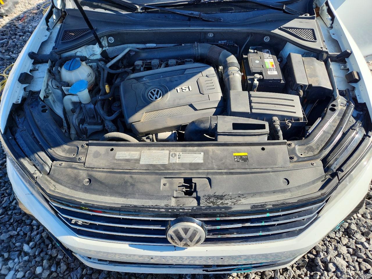 2017 VOLKSWAGEN PASSAT R-LINE photo 11