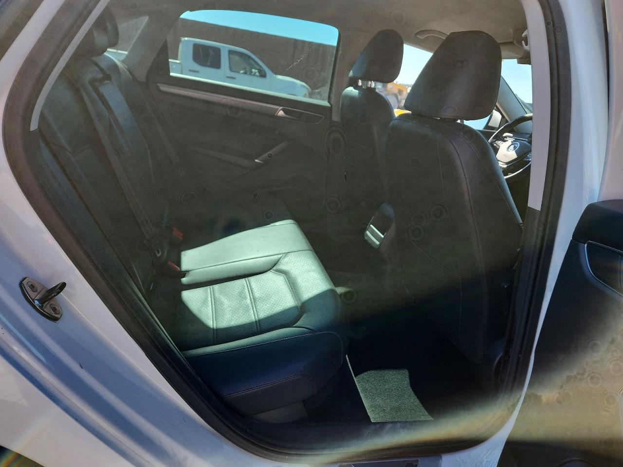 2017 VOLKSWAGEN PASSAT R-LINE photo 10