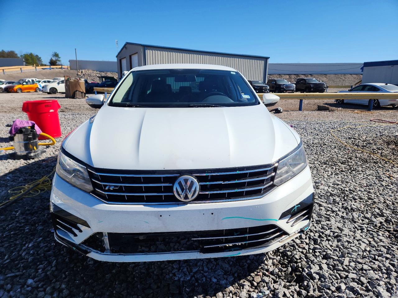 2017 VOLKSWAGEN PASSAT R-LINE photo 5