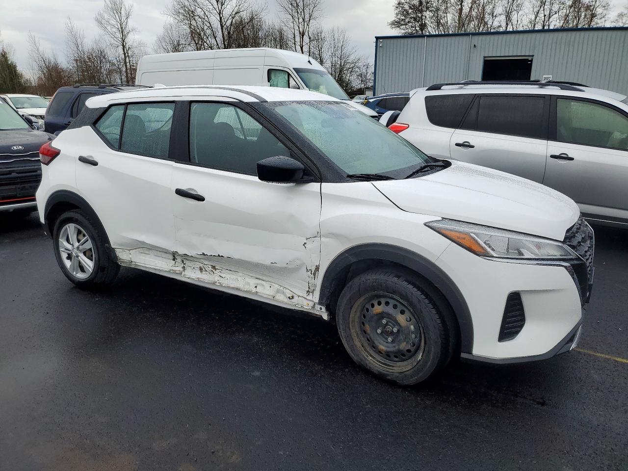 2023 NISSAN KICKS S photo 4