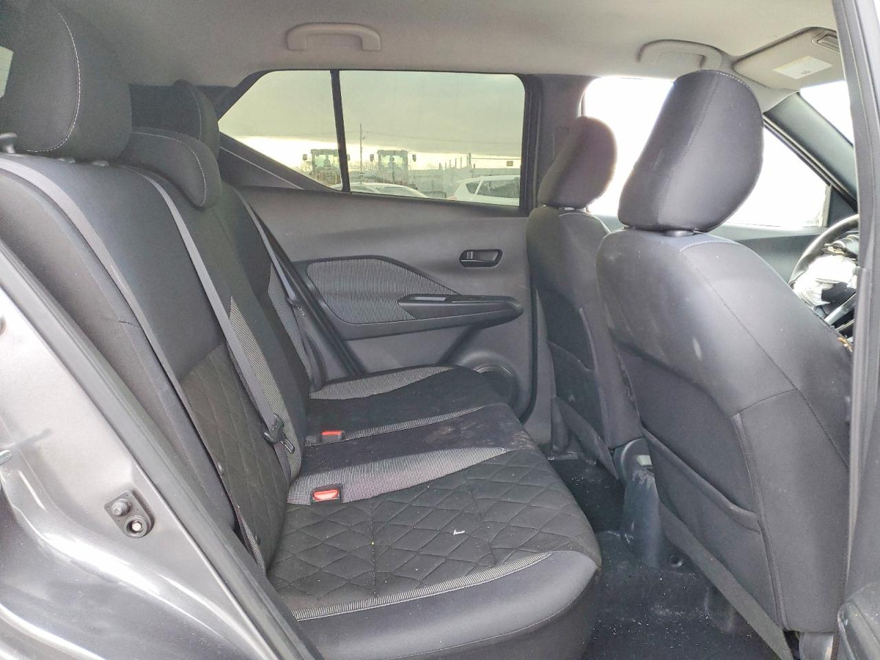 2019 NISSAN KICKS S photo 31