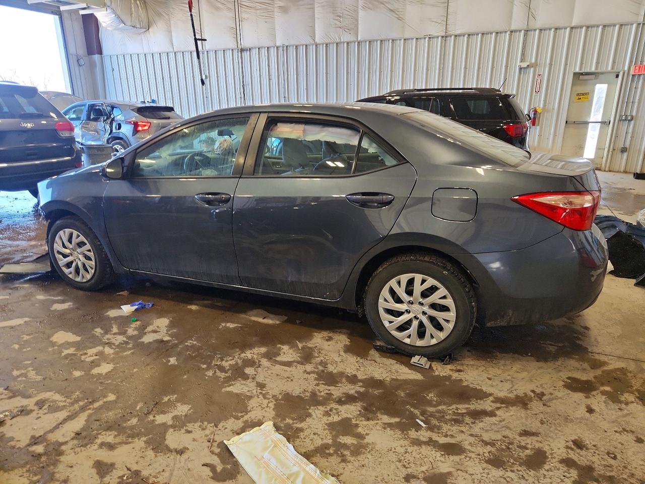 2017 TOYOTA COROLLA LE photo 3