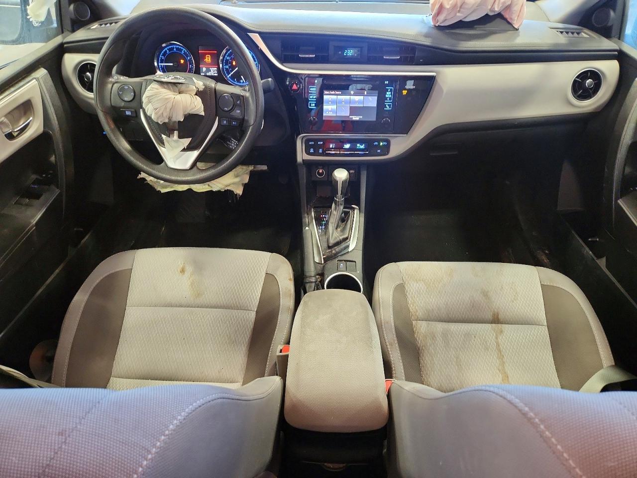 2017 TOYOTA COROLLA LE photo 15