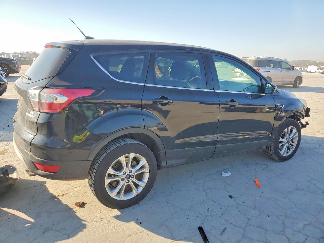 2017 FORD ESCAPE SE photo 3