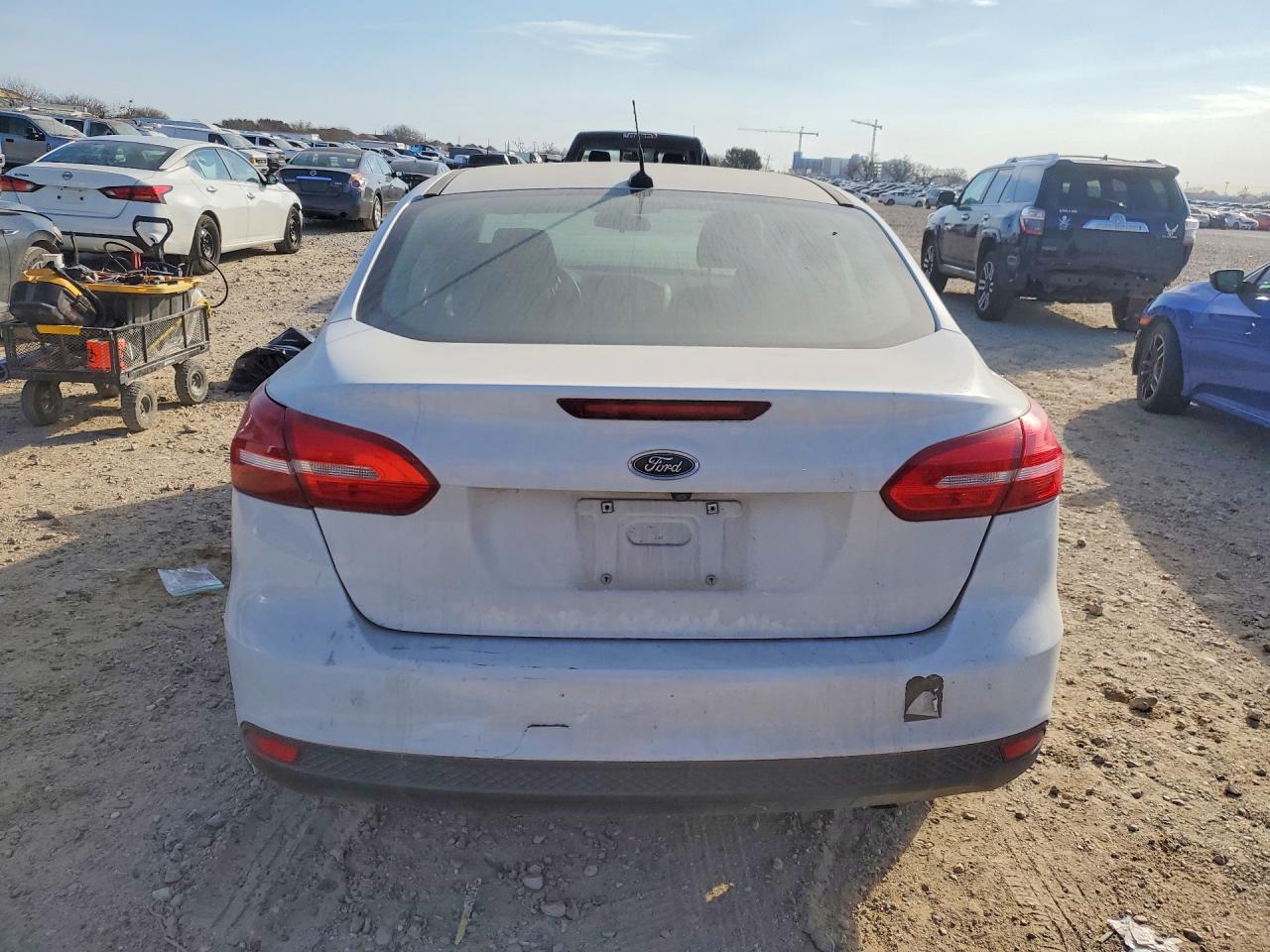2015 FORD FOCUS SE photo 16
