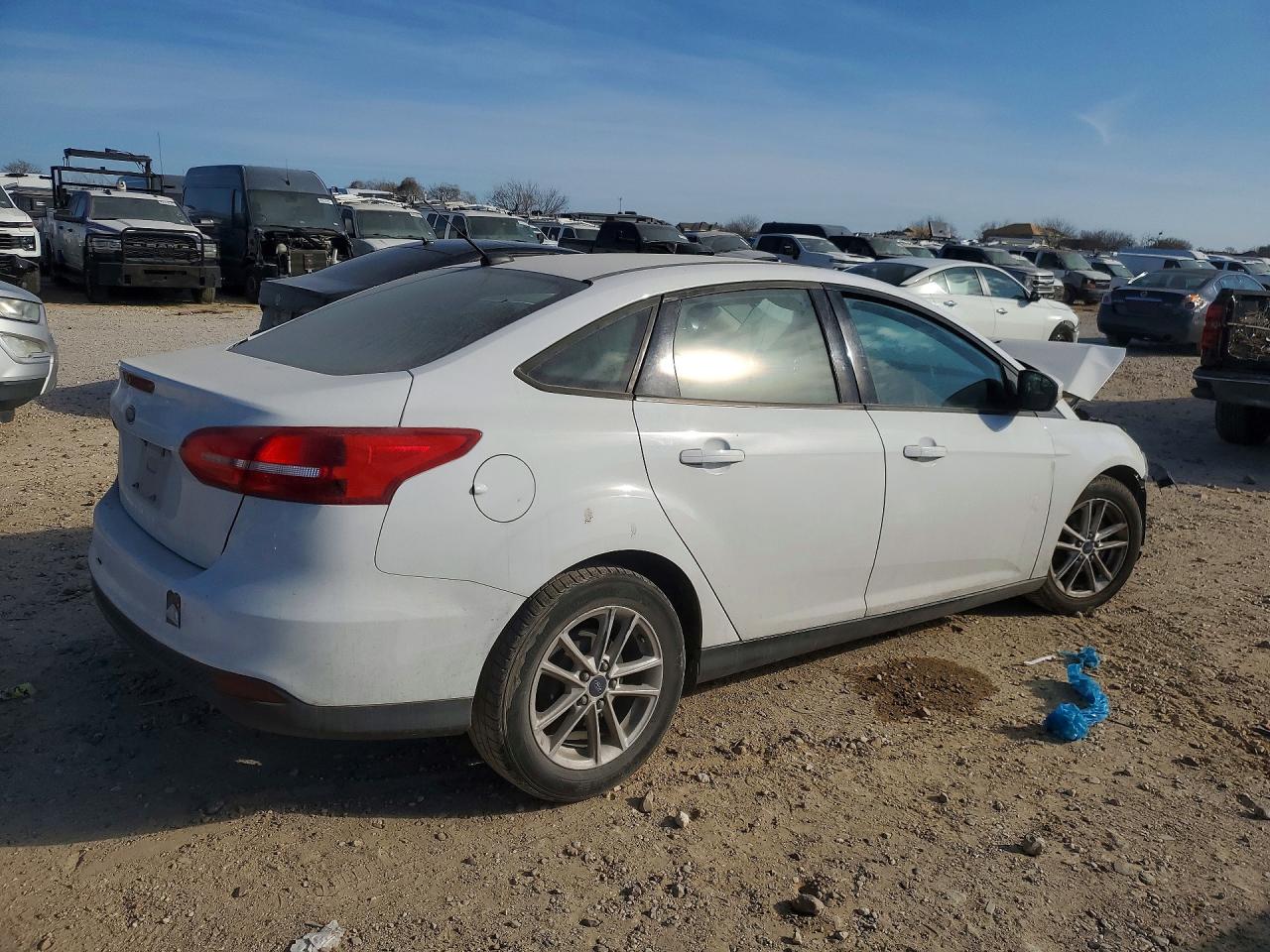 2015 FORD FOCUS SE photo 7