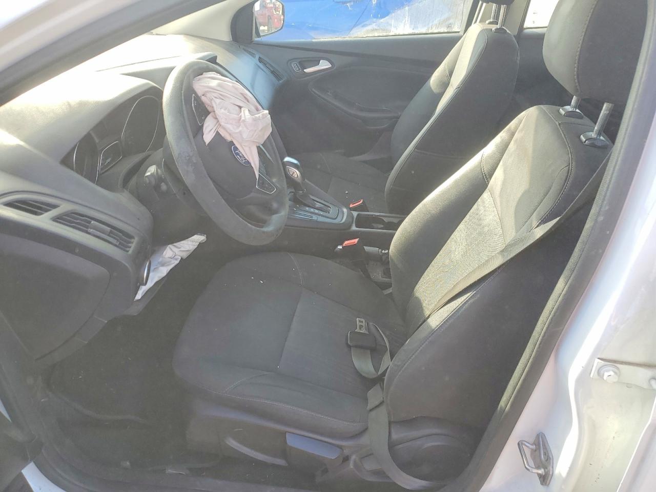 2015 FORD FOCUS SE photo 19