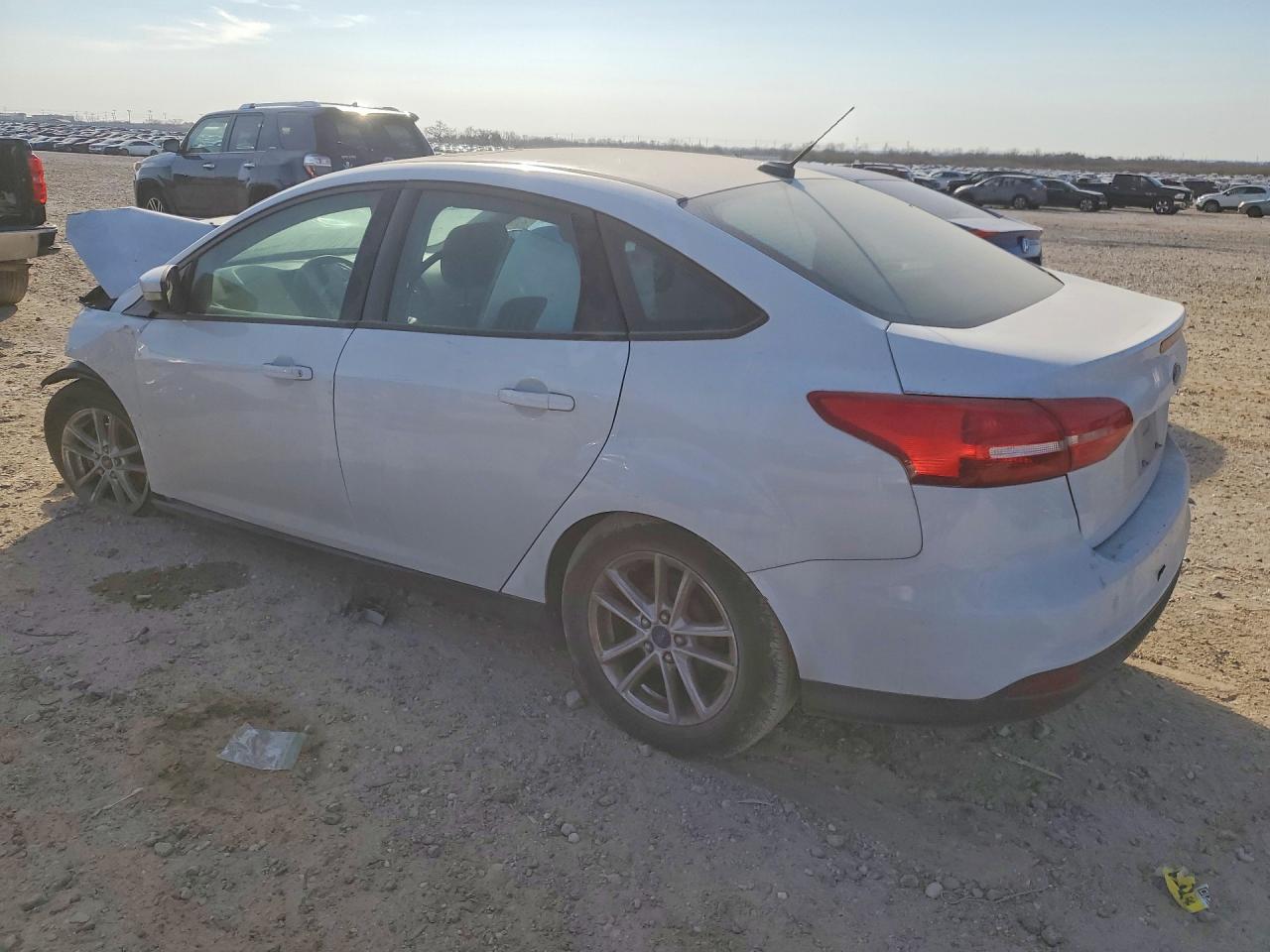 2015 FORD FOCUS SE photo 4