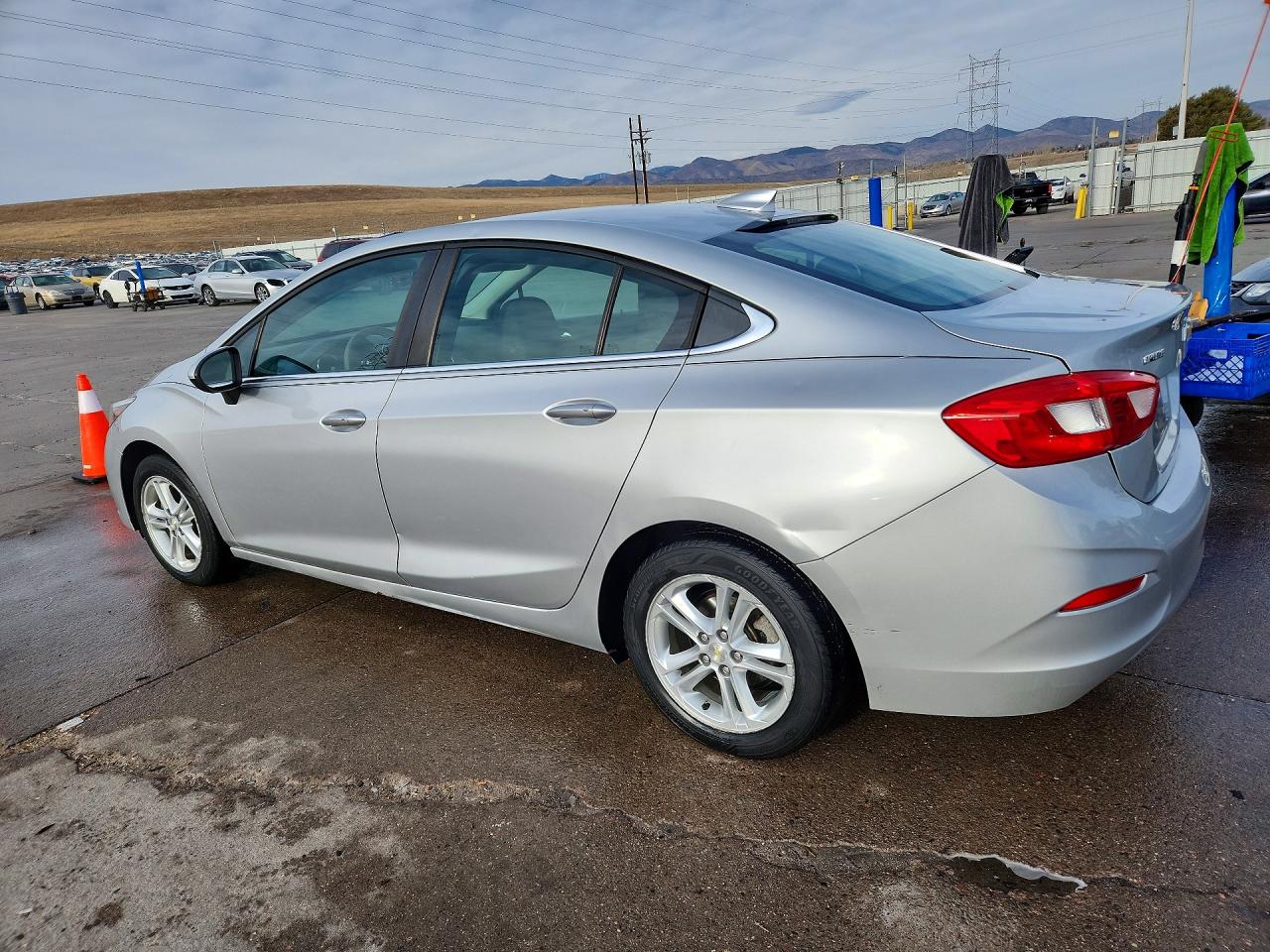 2016 CHEVROLET CRUZE LT photo 2