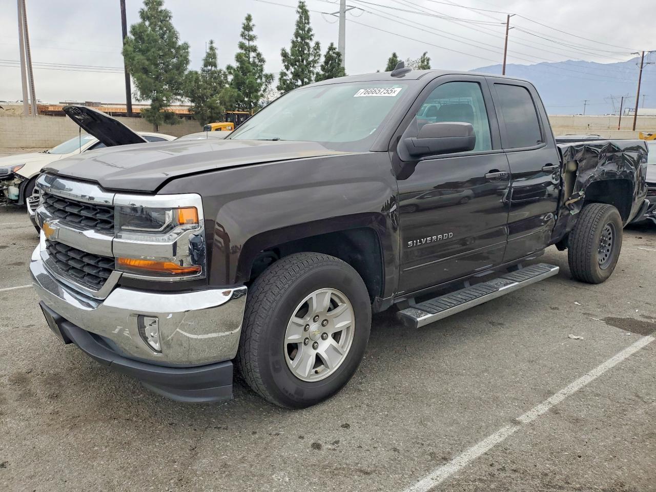 2018 CHEVROLET SILVERADO C1500 LT photo 2