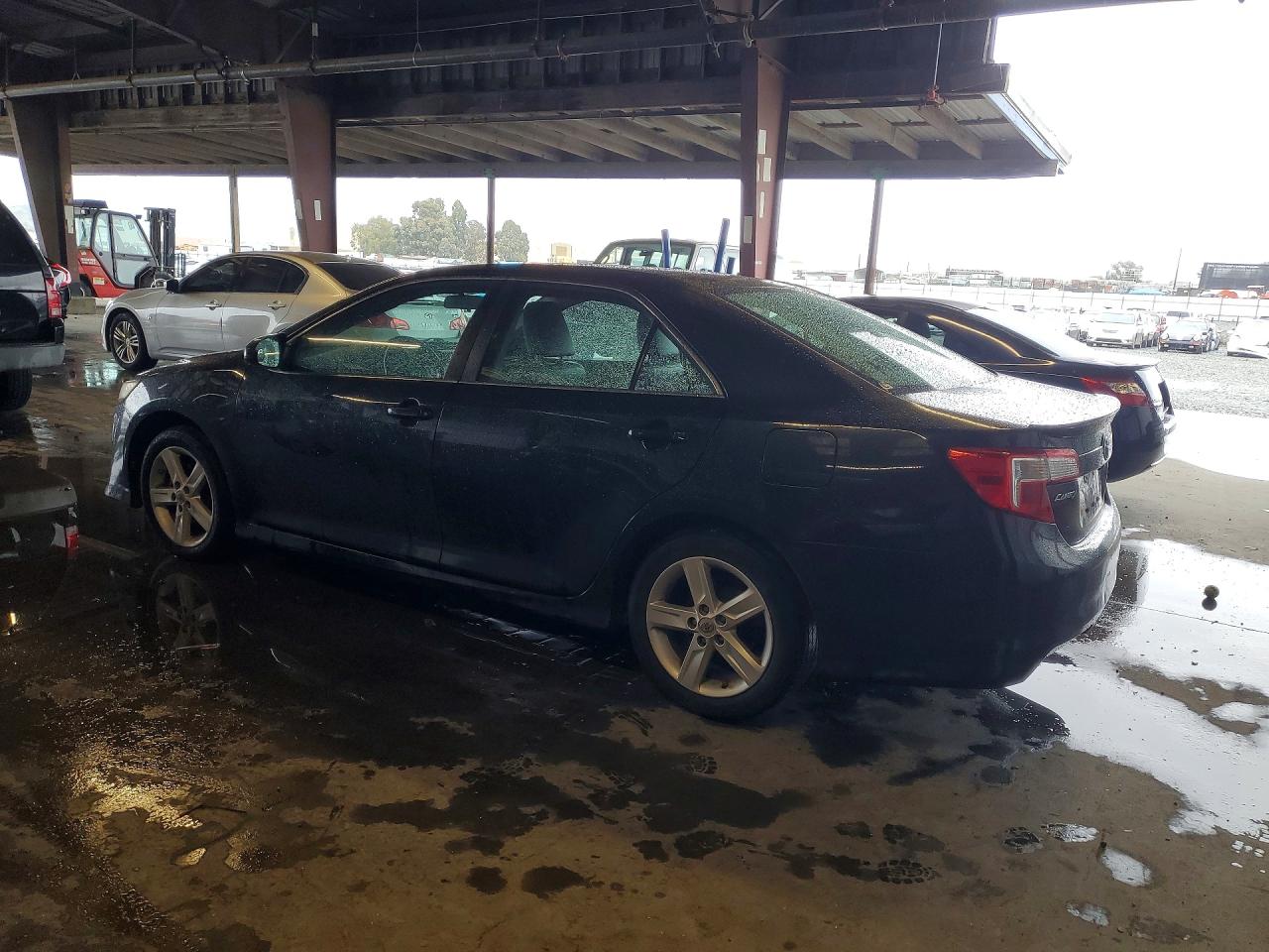 2013 TOYOTA CAMRY L photo 3