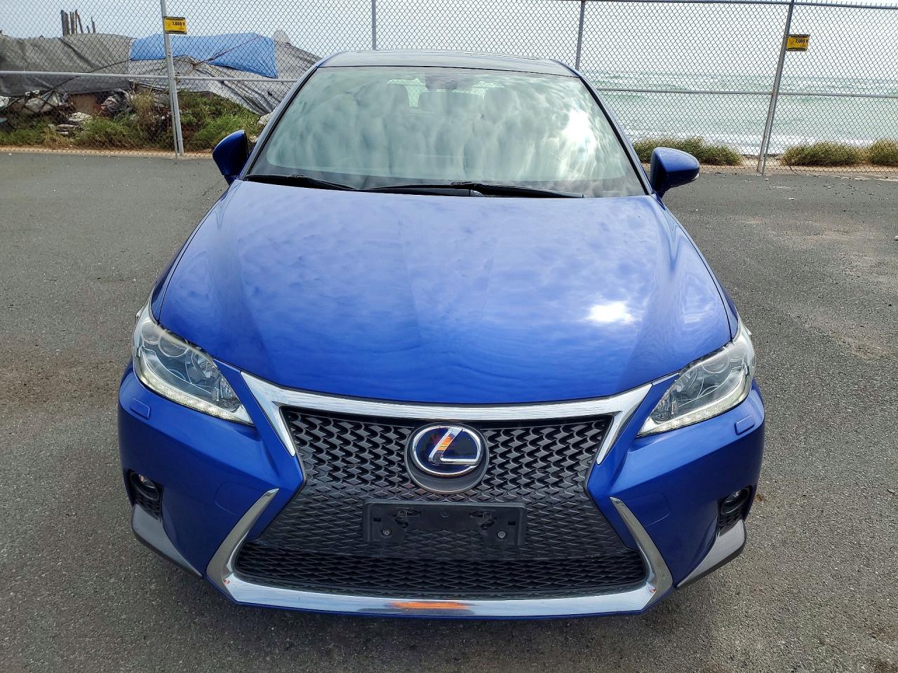 2016 LEXUS CT photo 5