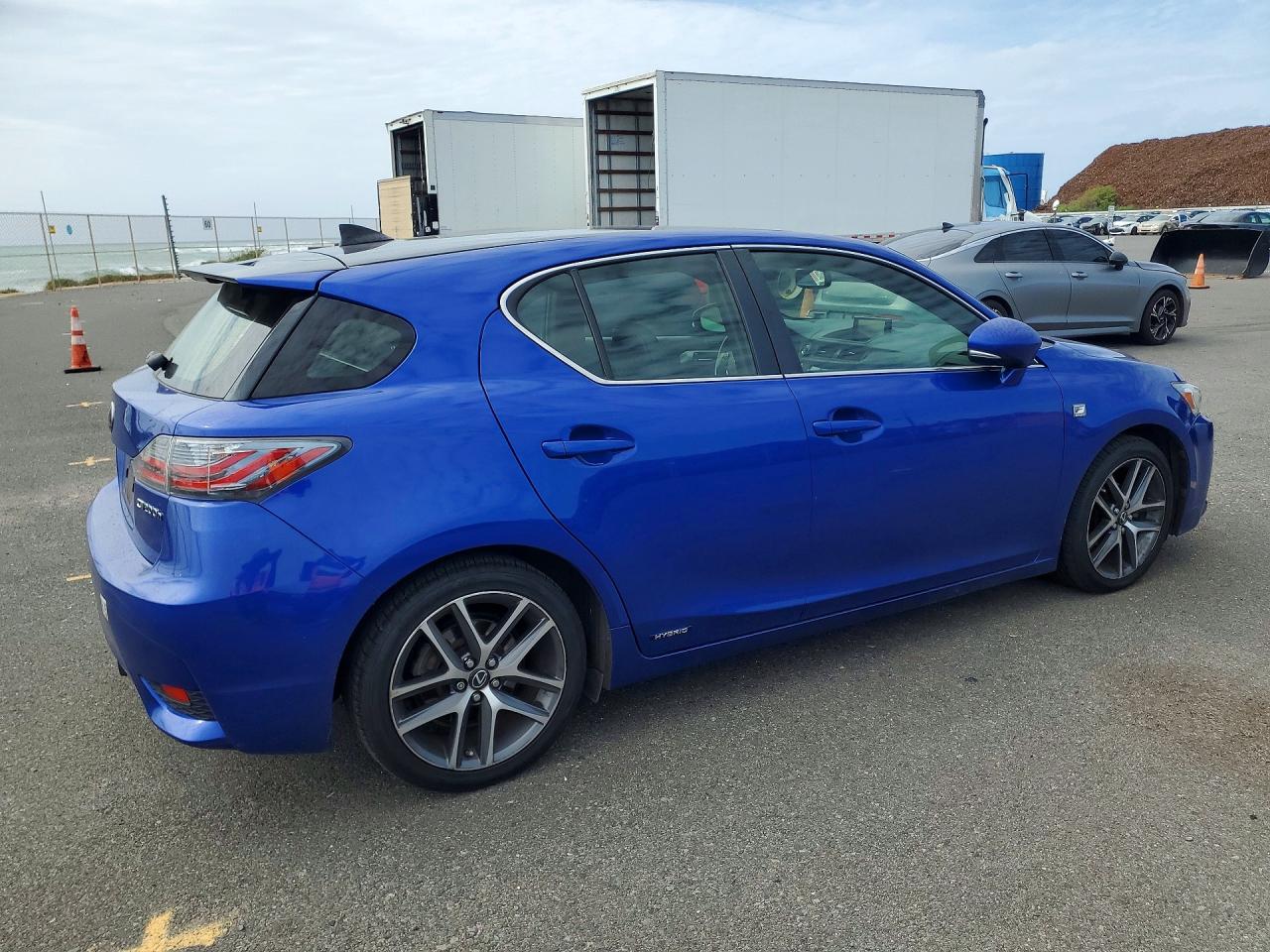 2016 LEXUS CT photo 3