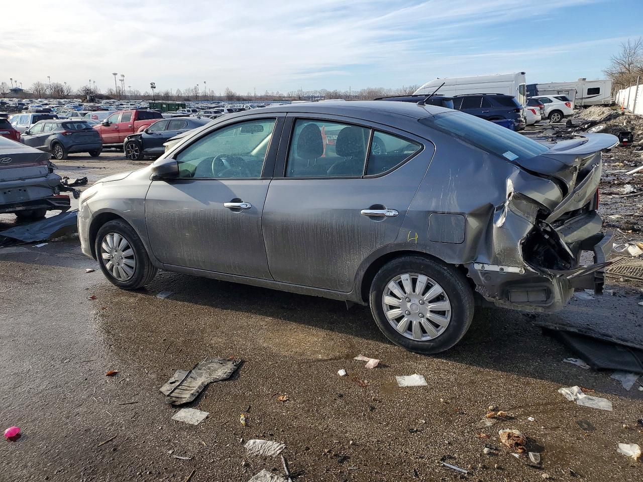 2019 NISSAN VERSA S photo 4