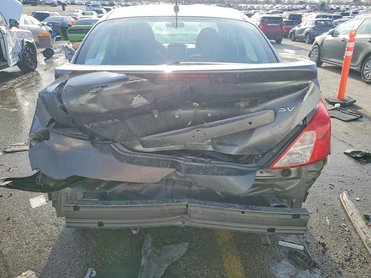 2019 NISSAN VERSA S photo 16
