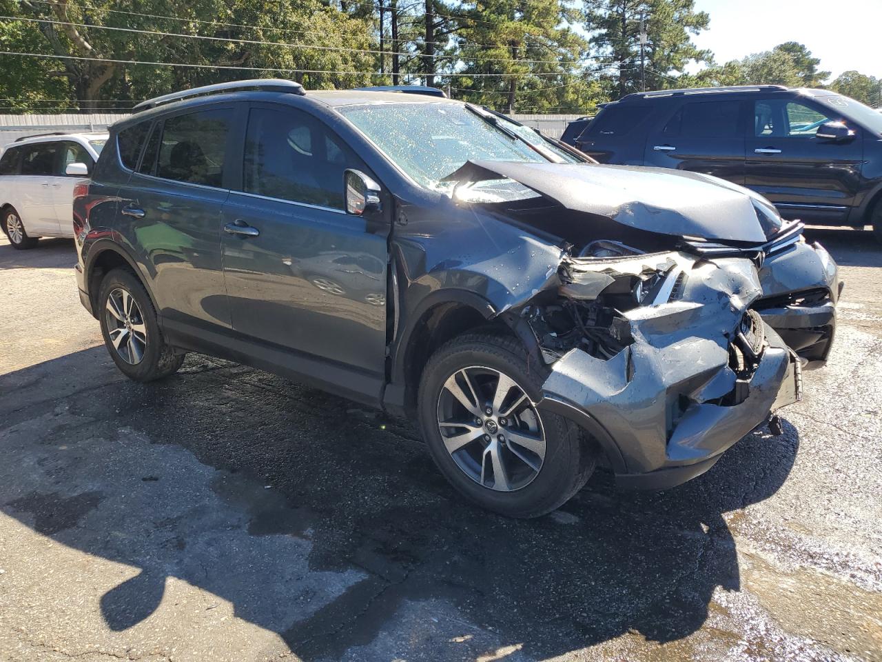 2017 TOYOTA RAV4 XLE photo 4