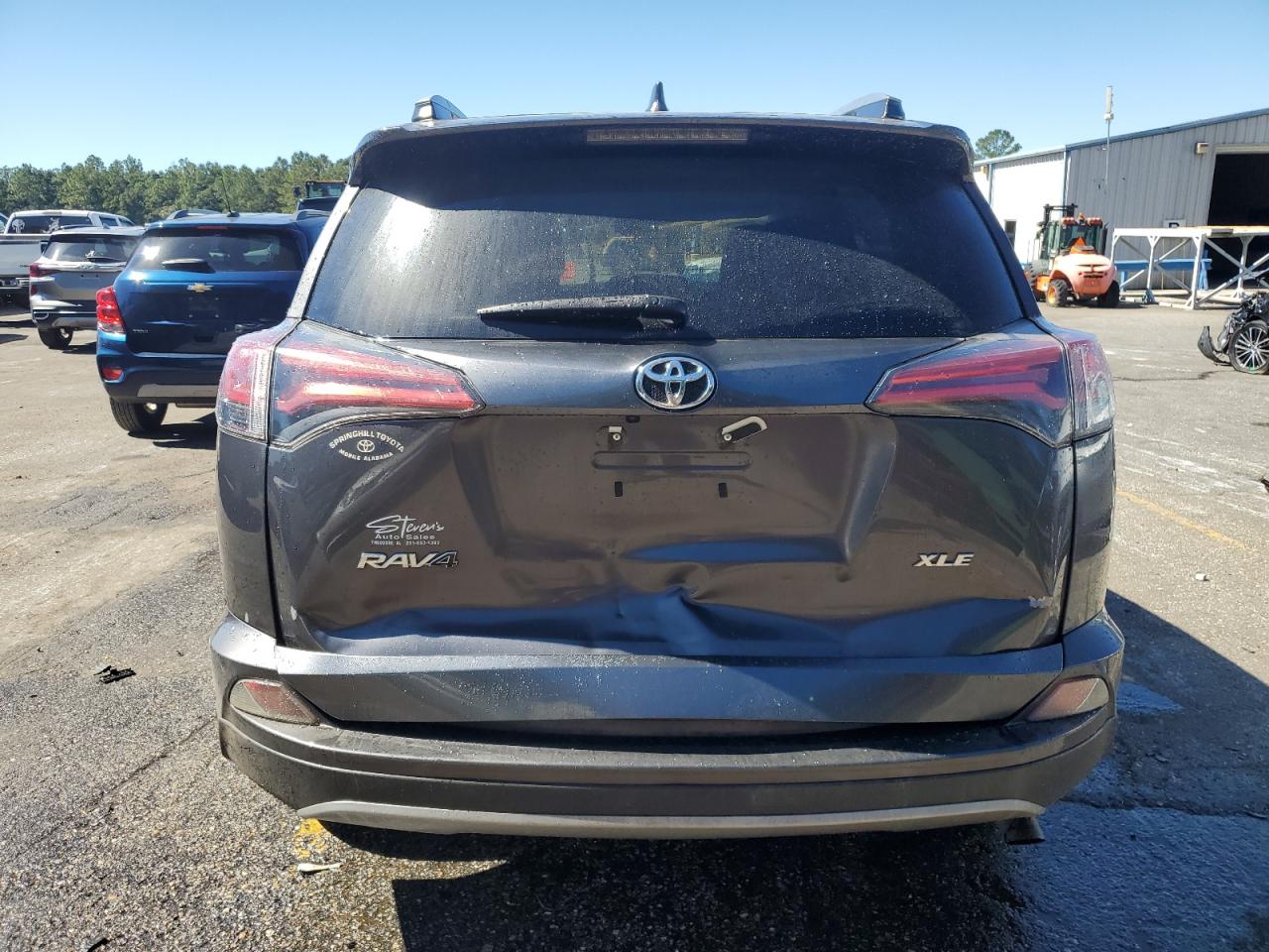 2017 TOYOTA RAV4 XLE photo 6
