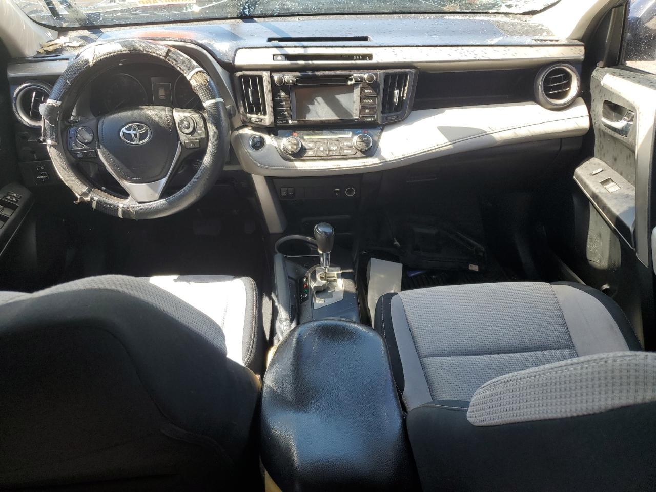 2017 TOYOTA RAV4 XLE photo 8