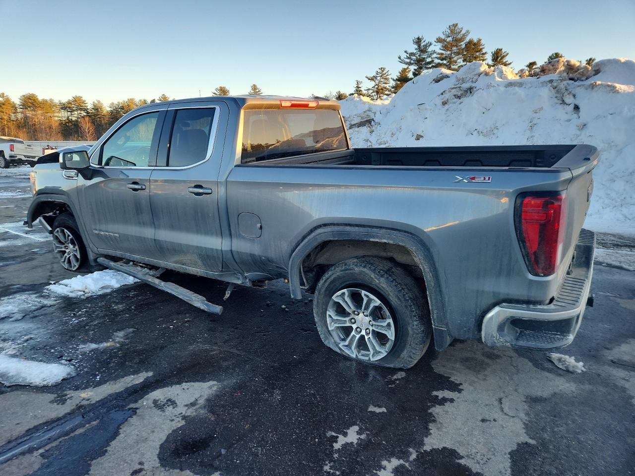 2021 GMC SIERRA K1500 SLE photo 2