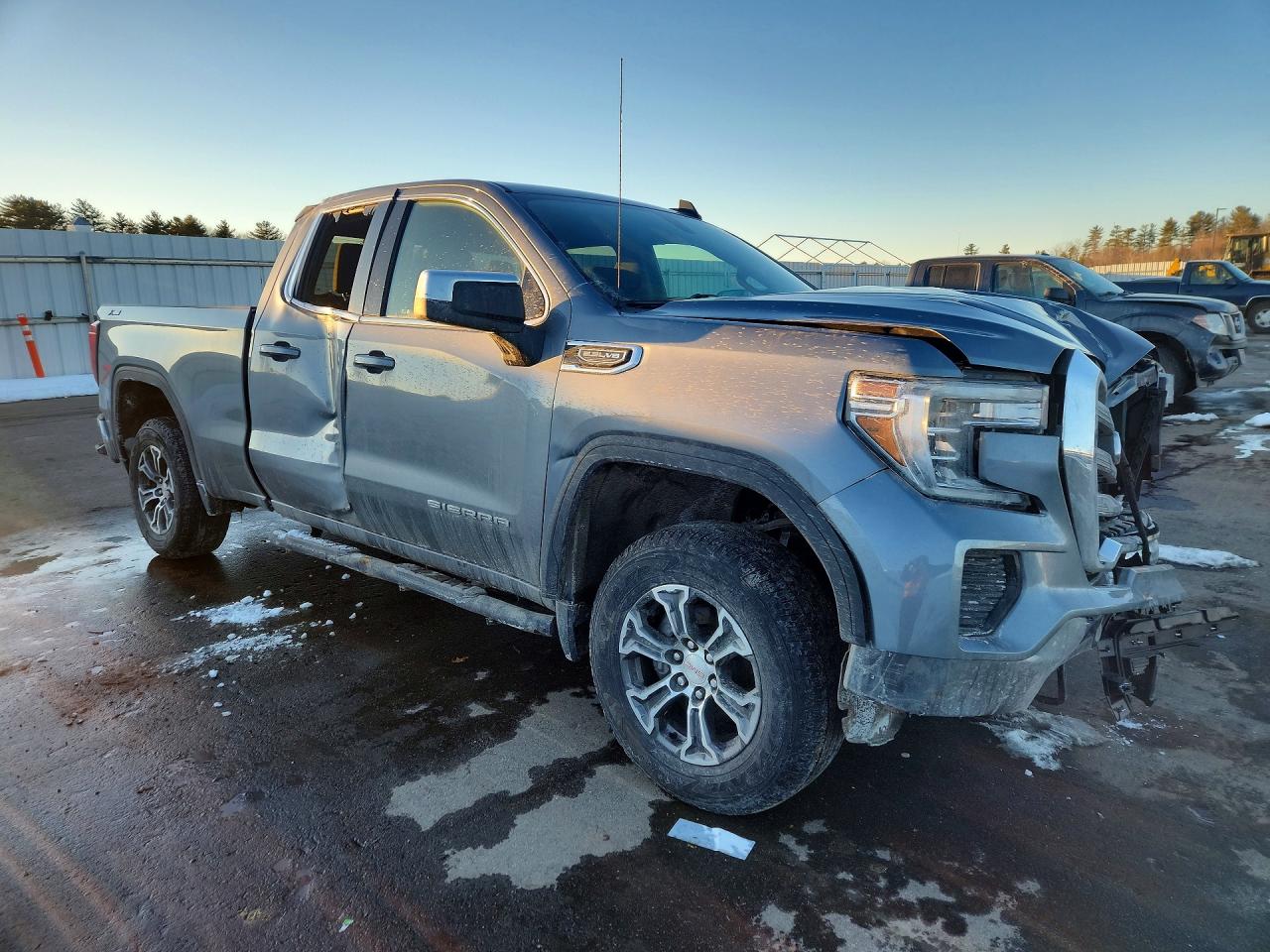 2021 GMC SIERRA K1500 SLE photo 4