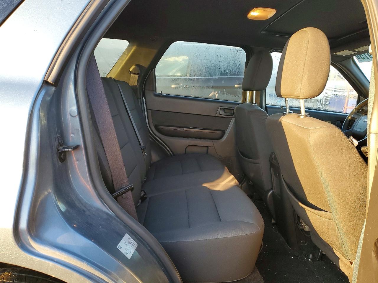 2010 FORD ESCAPE XLT photo 21