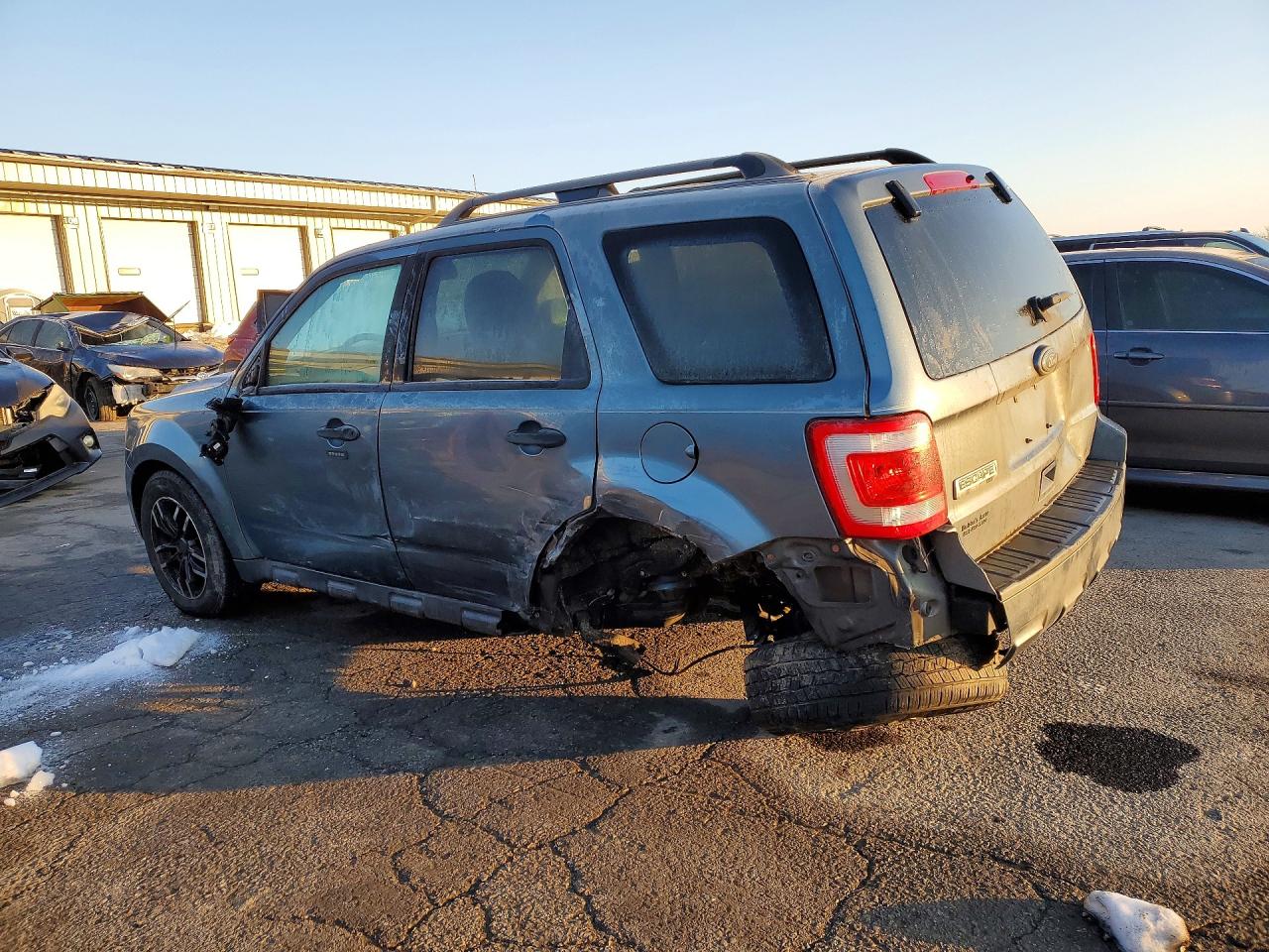 2010 FORD ESCAPE XLT photo 3