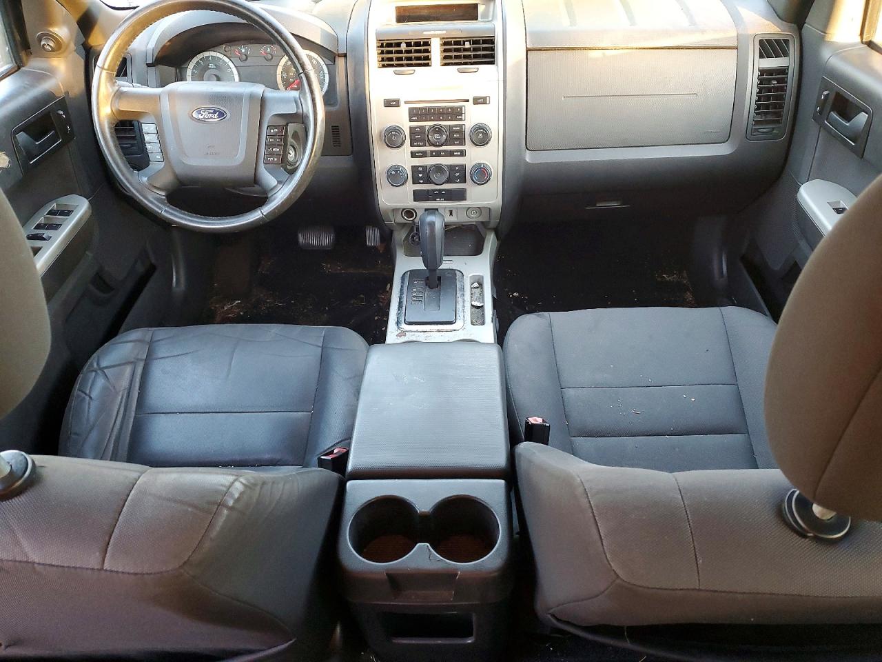 2010 FORD ESCAPE XLT photo 15