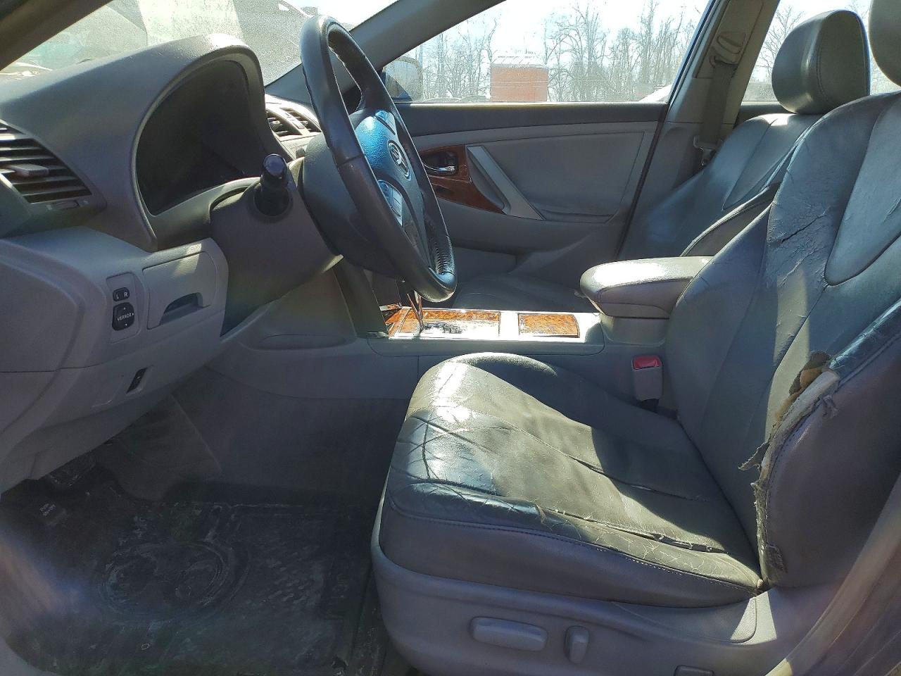 2011 TOYOTA CAMRY SE photo 13