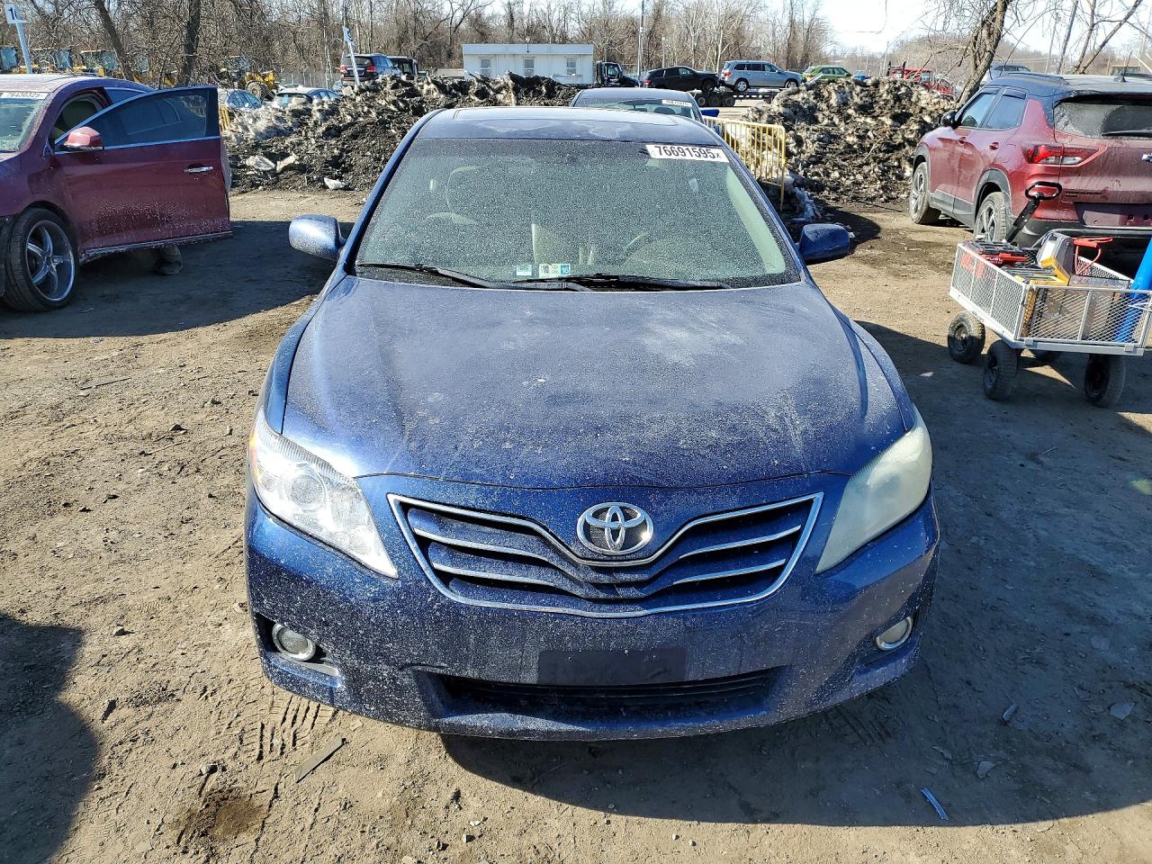 2011 TOYOTA CAMRY SE photo 9