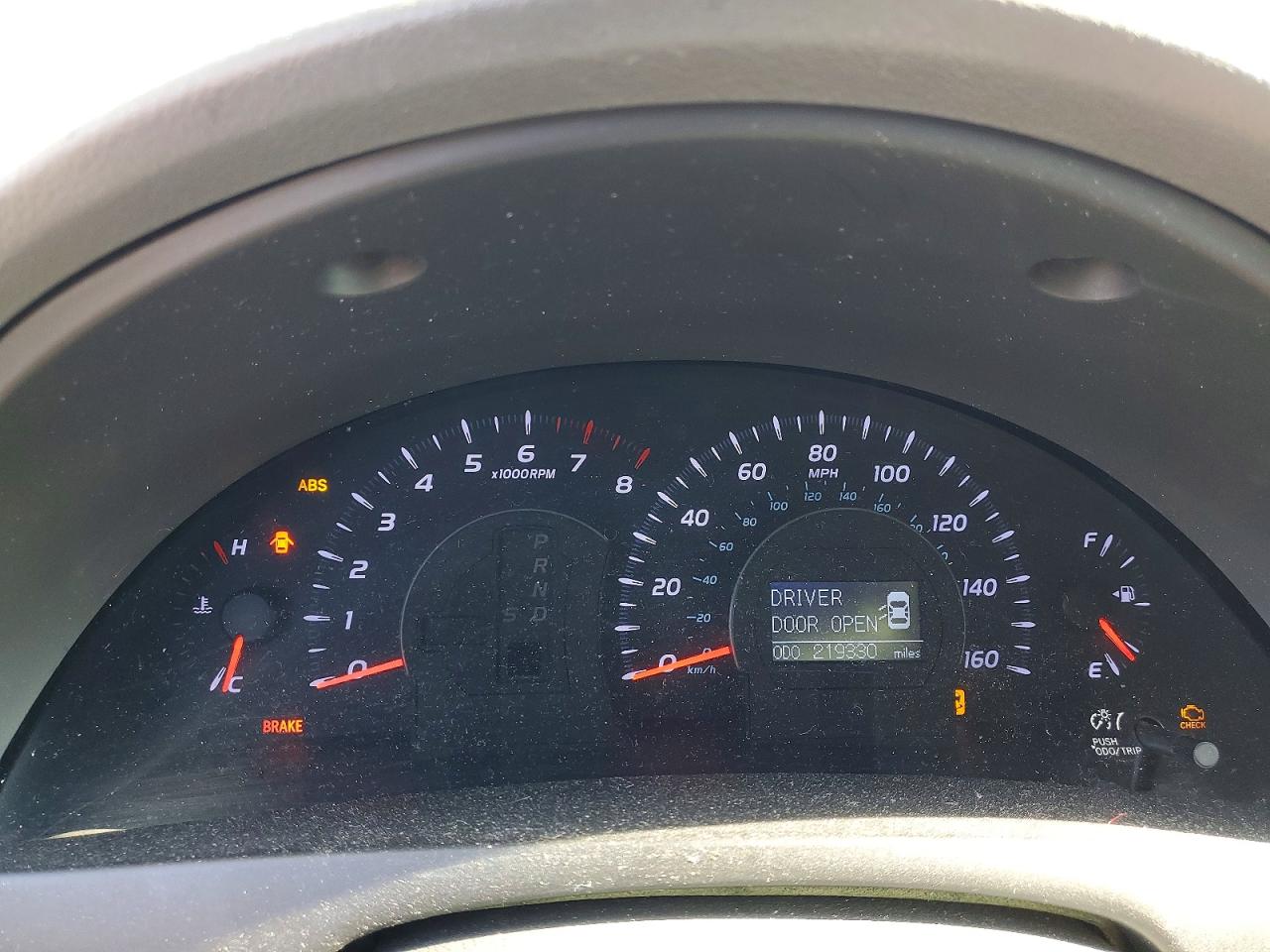 2011 TOYOTA CAMRY SE photo 17