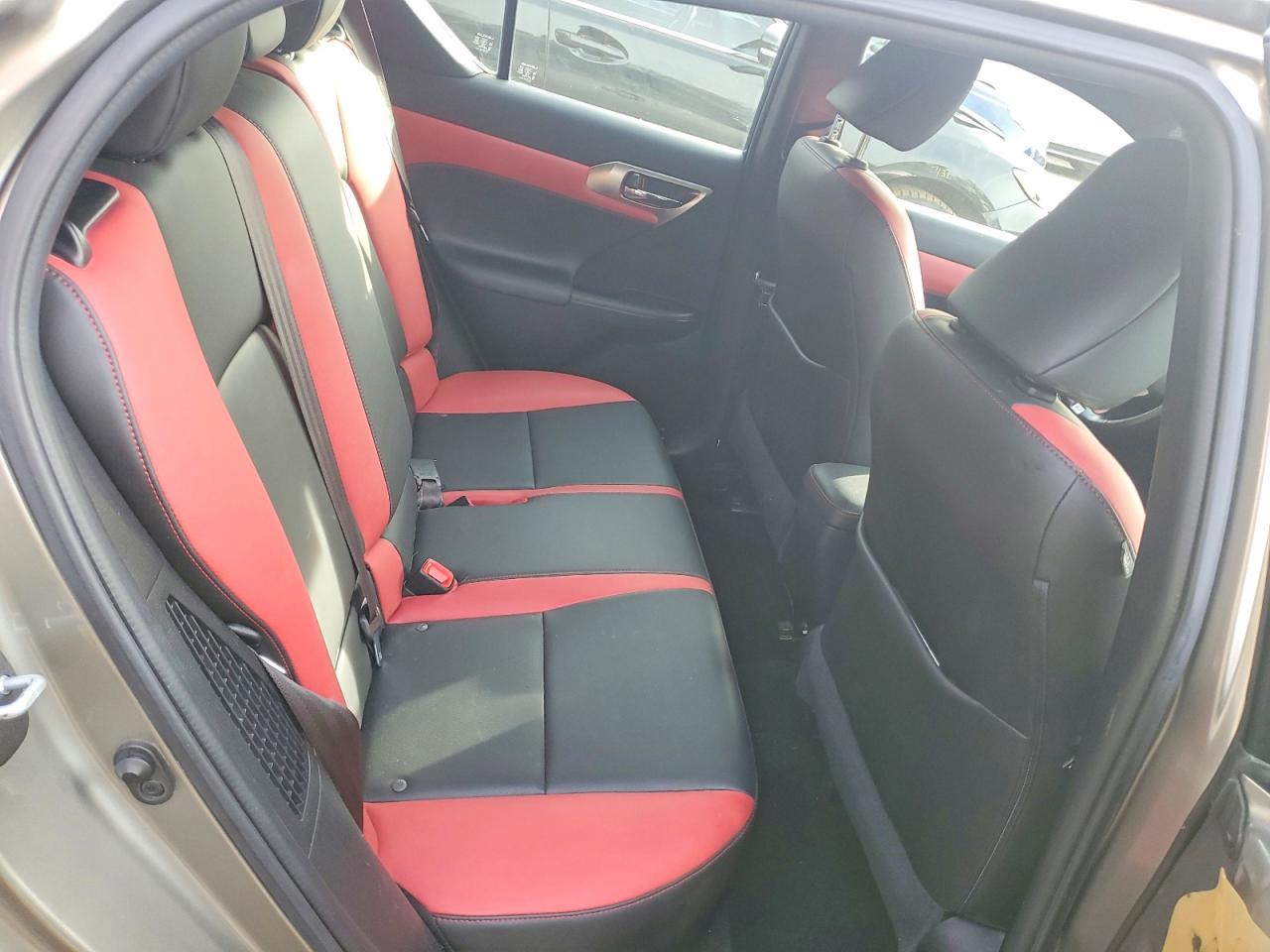 2016 LEXUS CT 200 photo 10