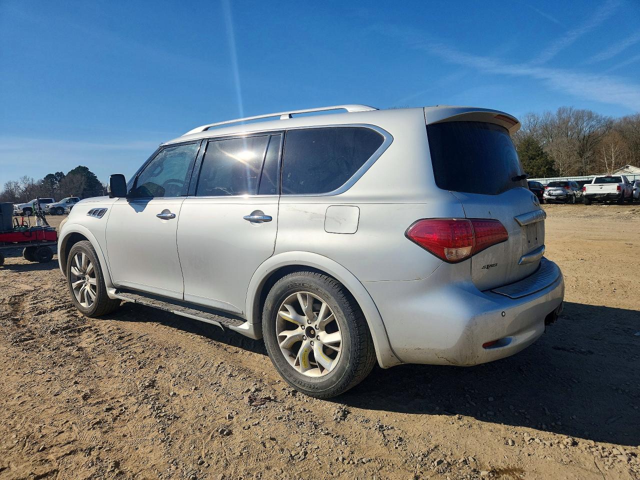 2012 INFINITI QX56 BASE photo 3