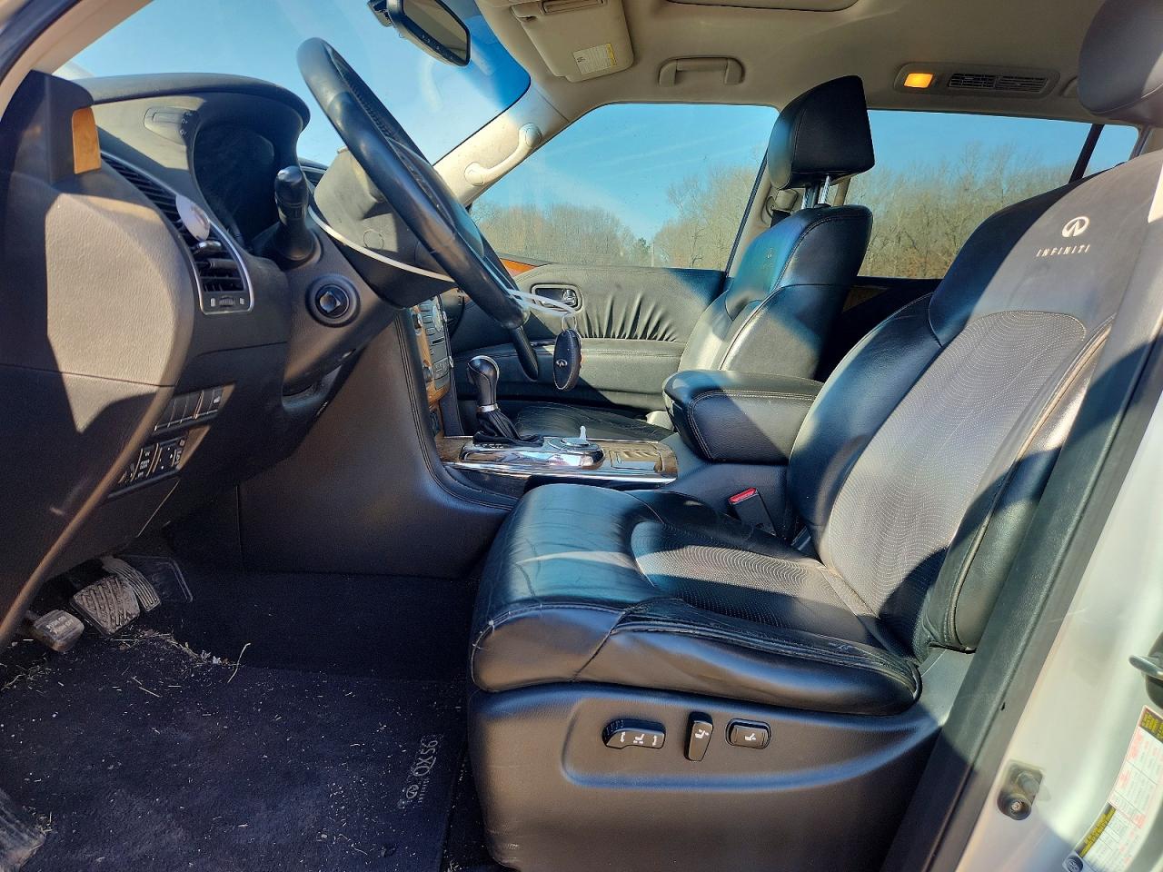2012 INFINITI QX56 BASE photo 13