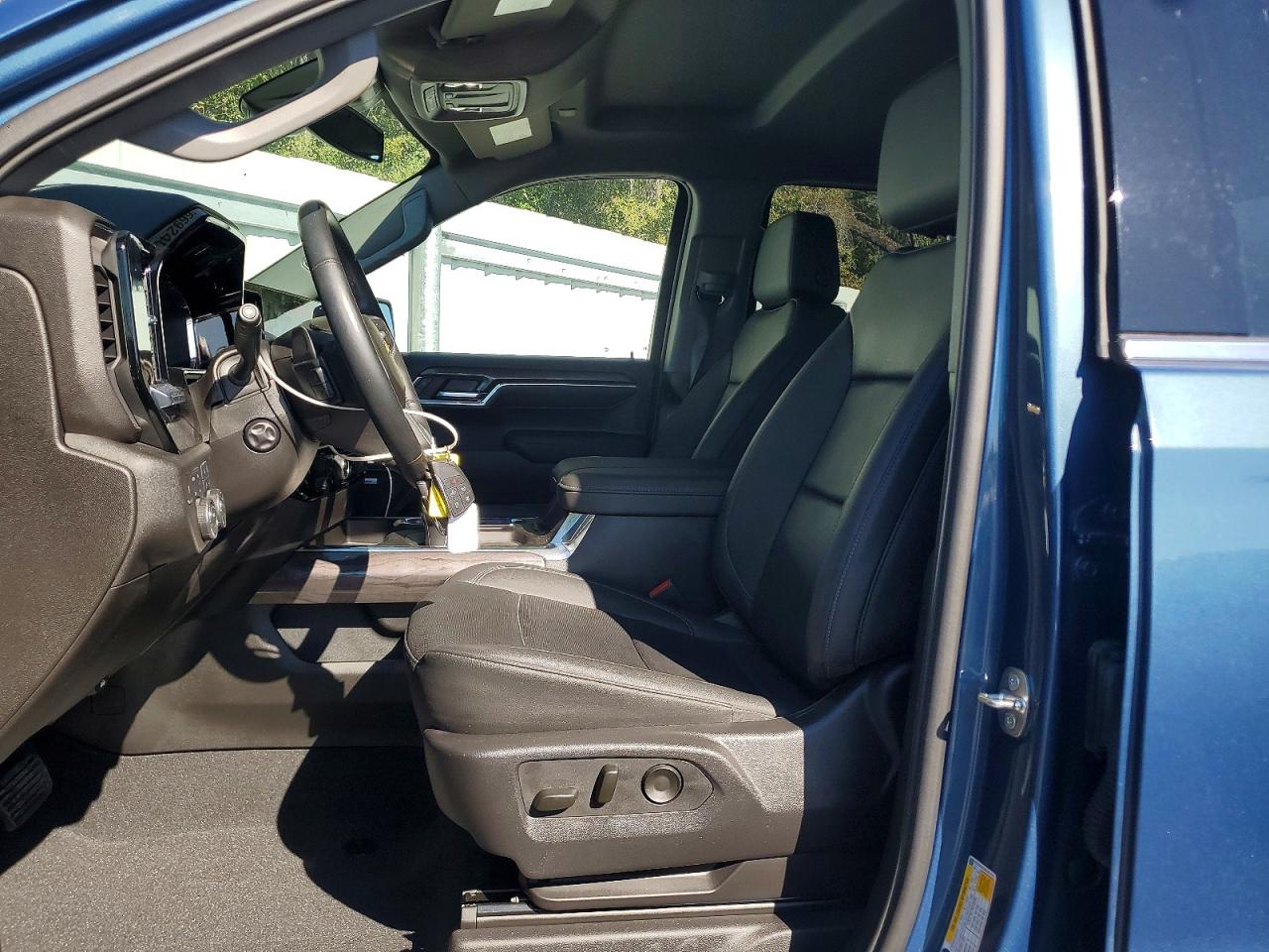 2024 CHEVROLET SILVERADO K1500 LTZ photo 7