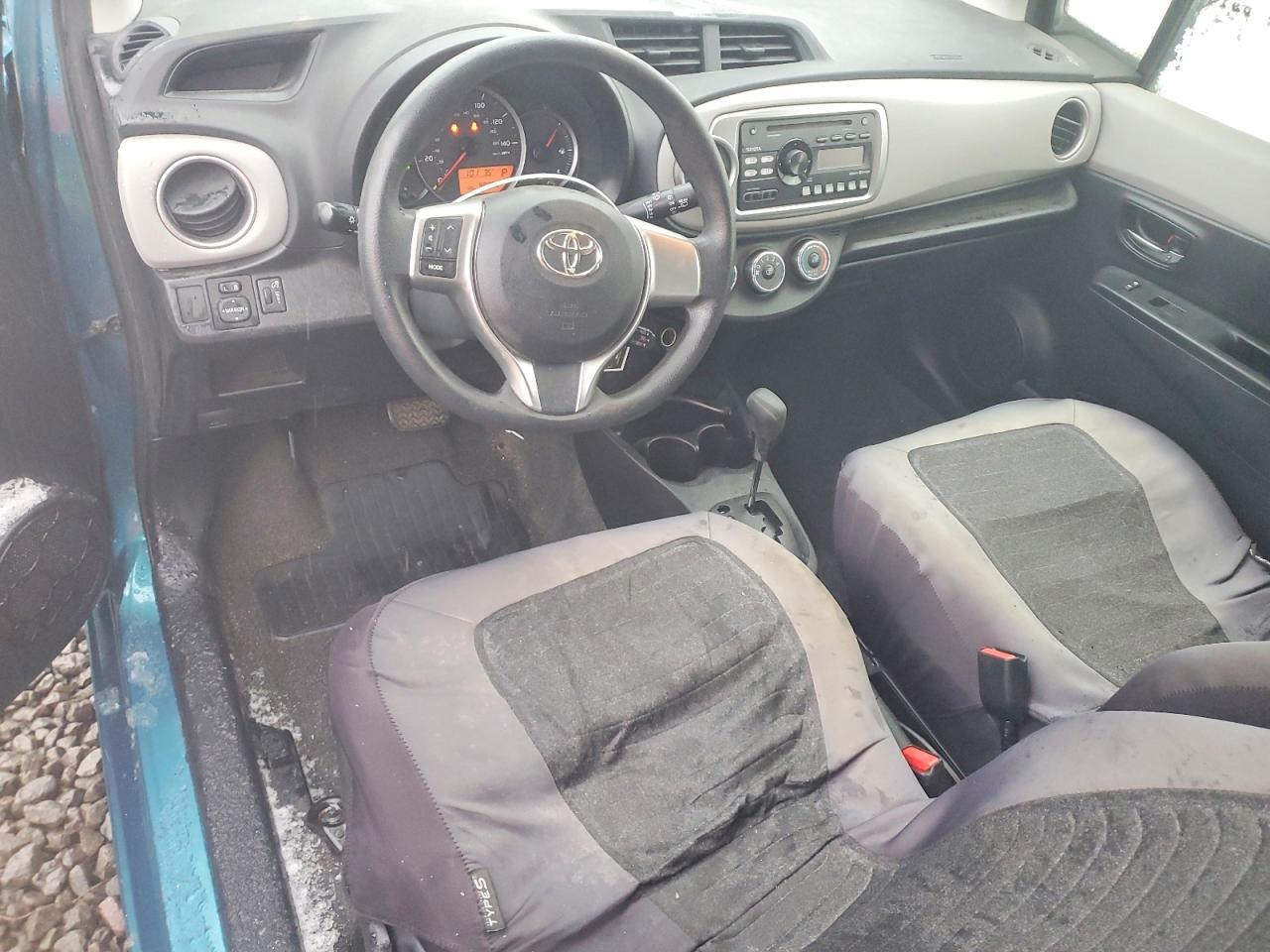 2014 TOYOTA YARIS photo 8