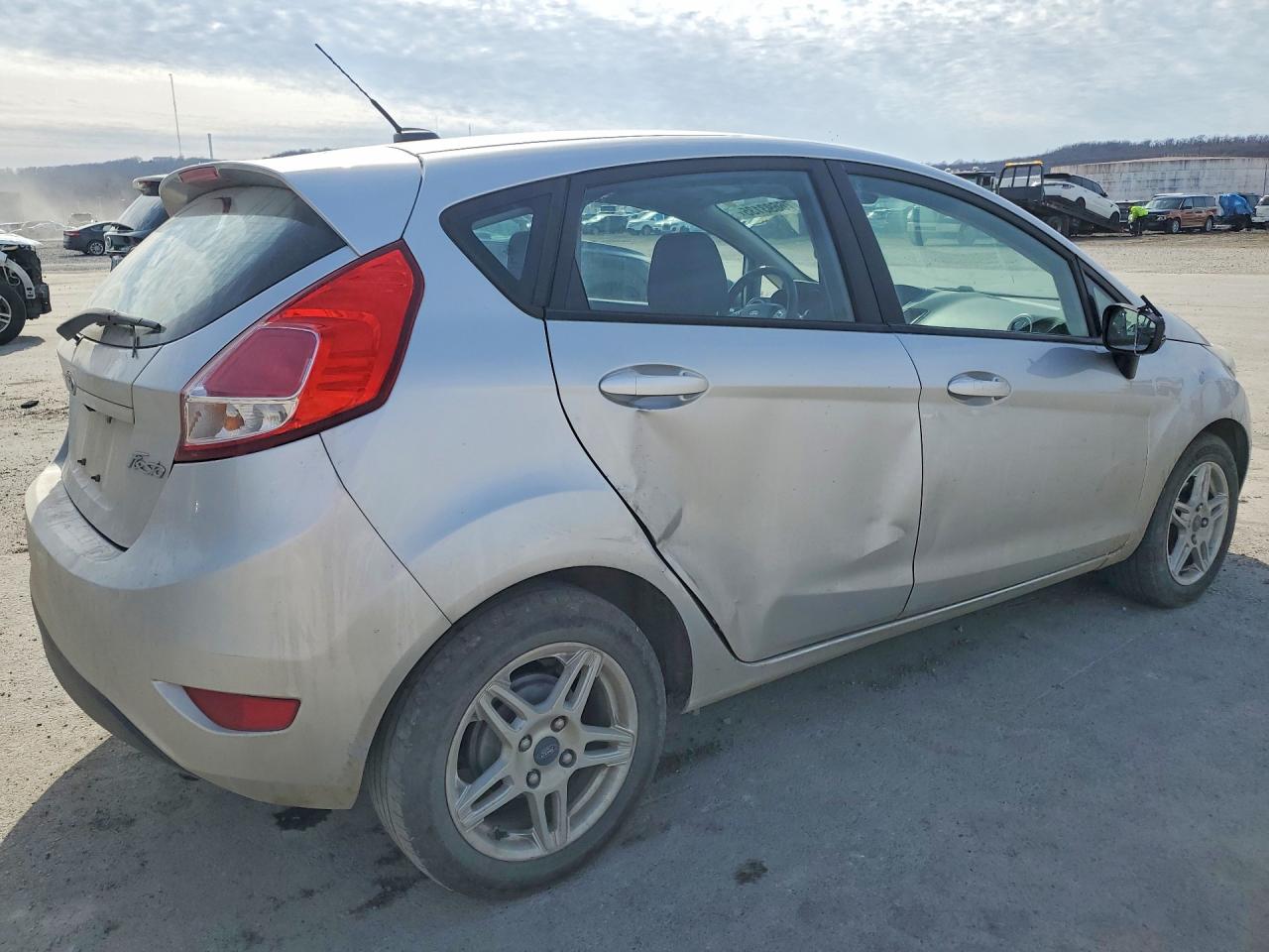 2018 FORD FIESTA SE photo 5