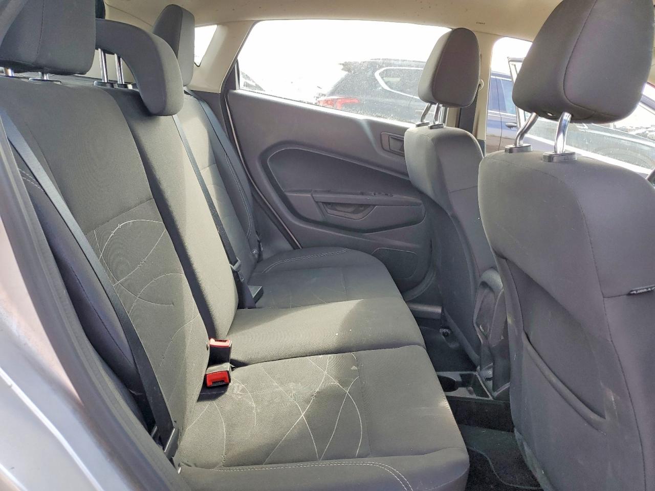 2018 FORD FIESTA SE photo 19