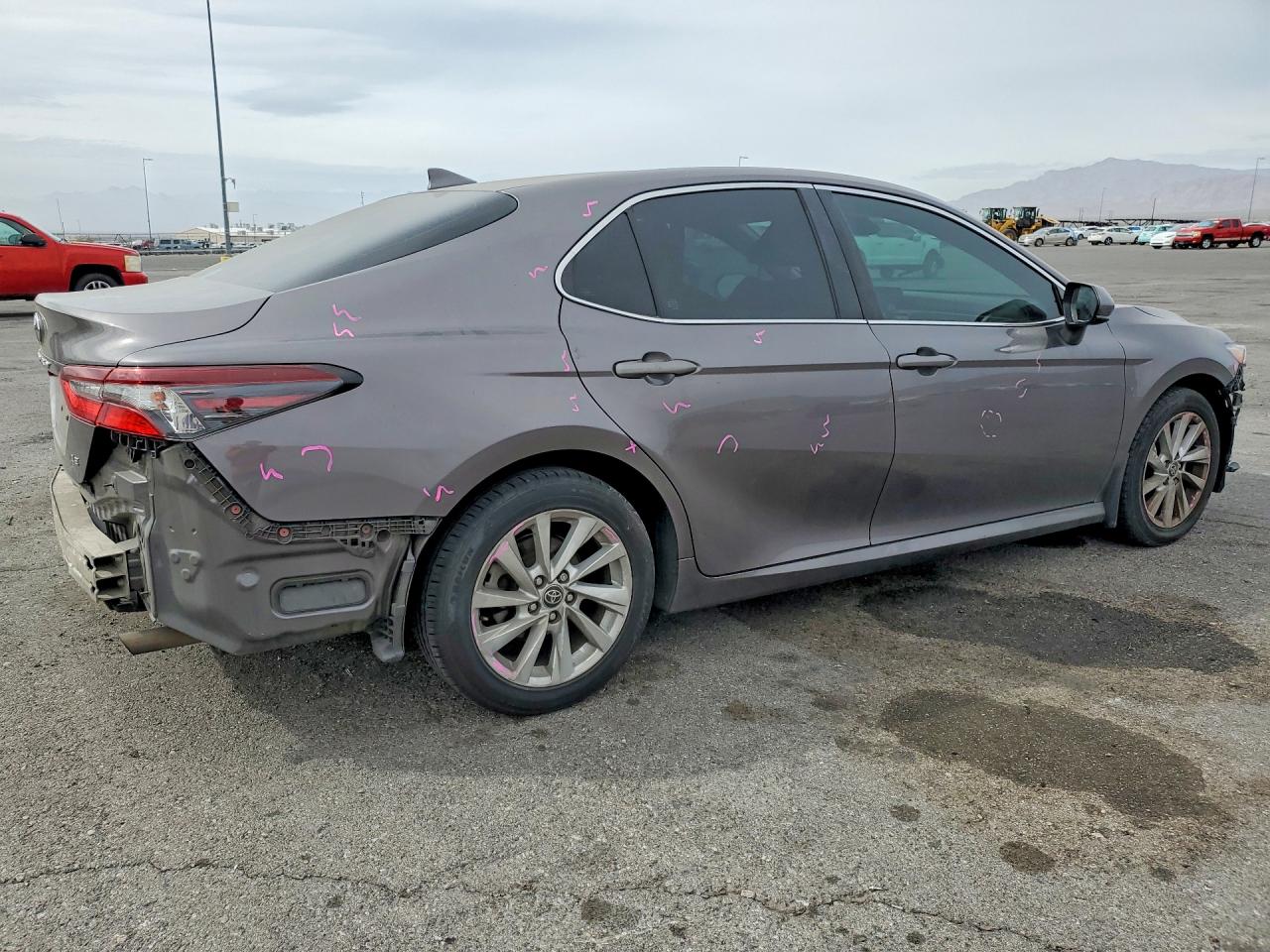 2021 TOYOTA CAMRY LE photo 3