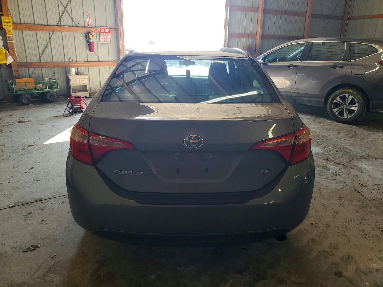 2018 TOYOTA COROLLA LE photo 6