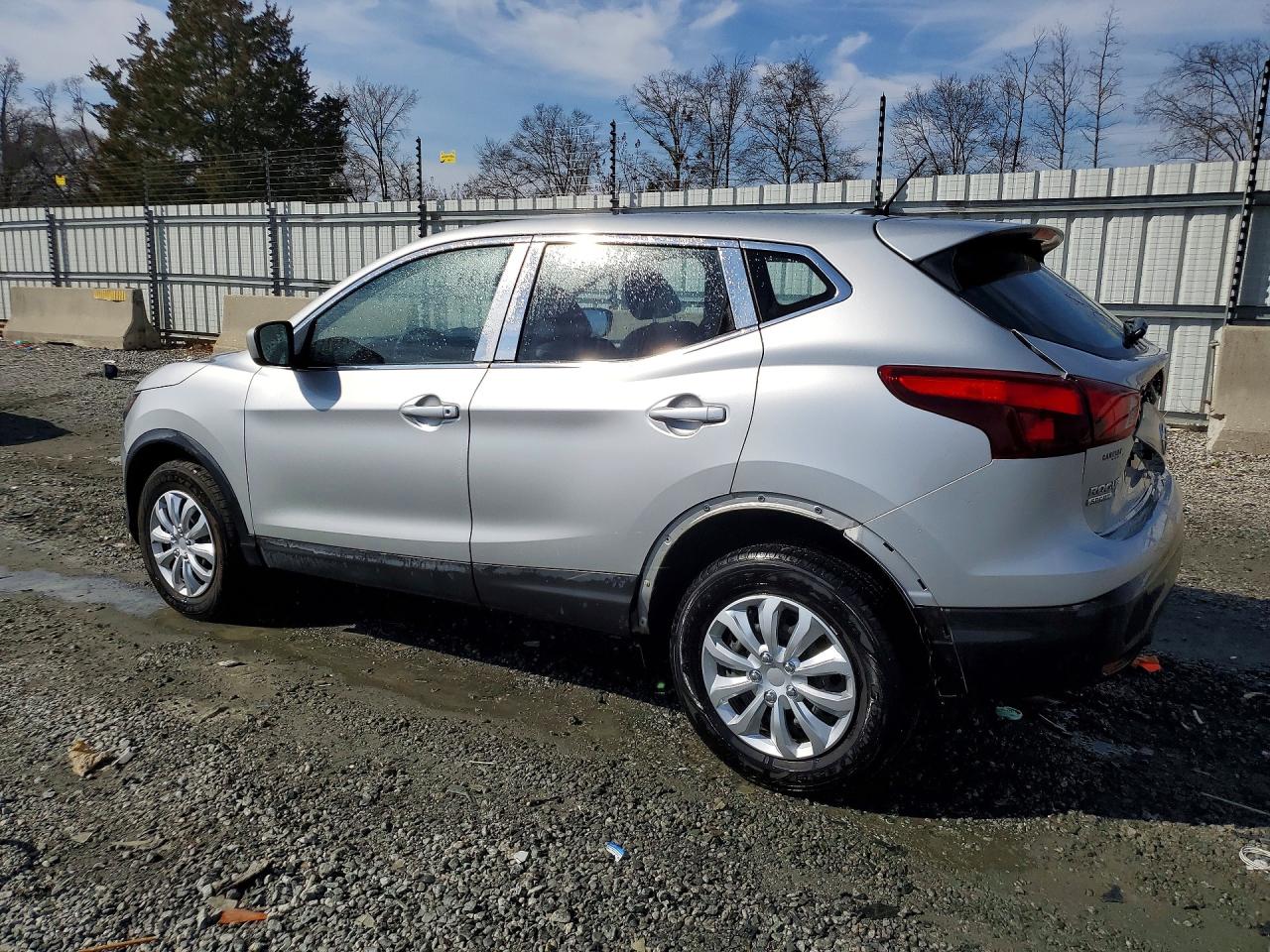 2019 NISSAN ROGUE SPORT S photo 3