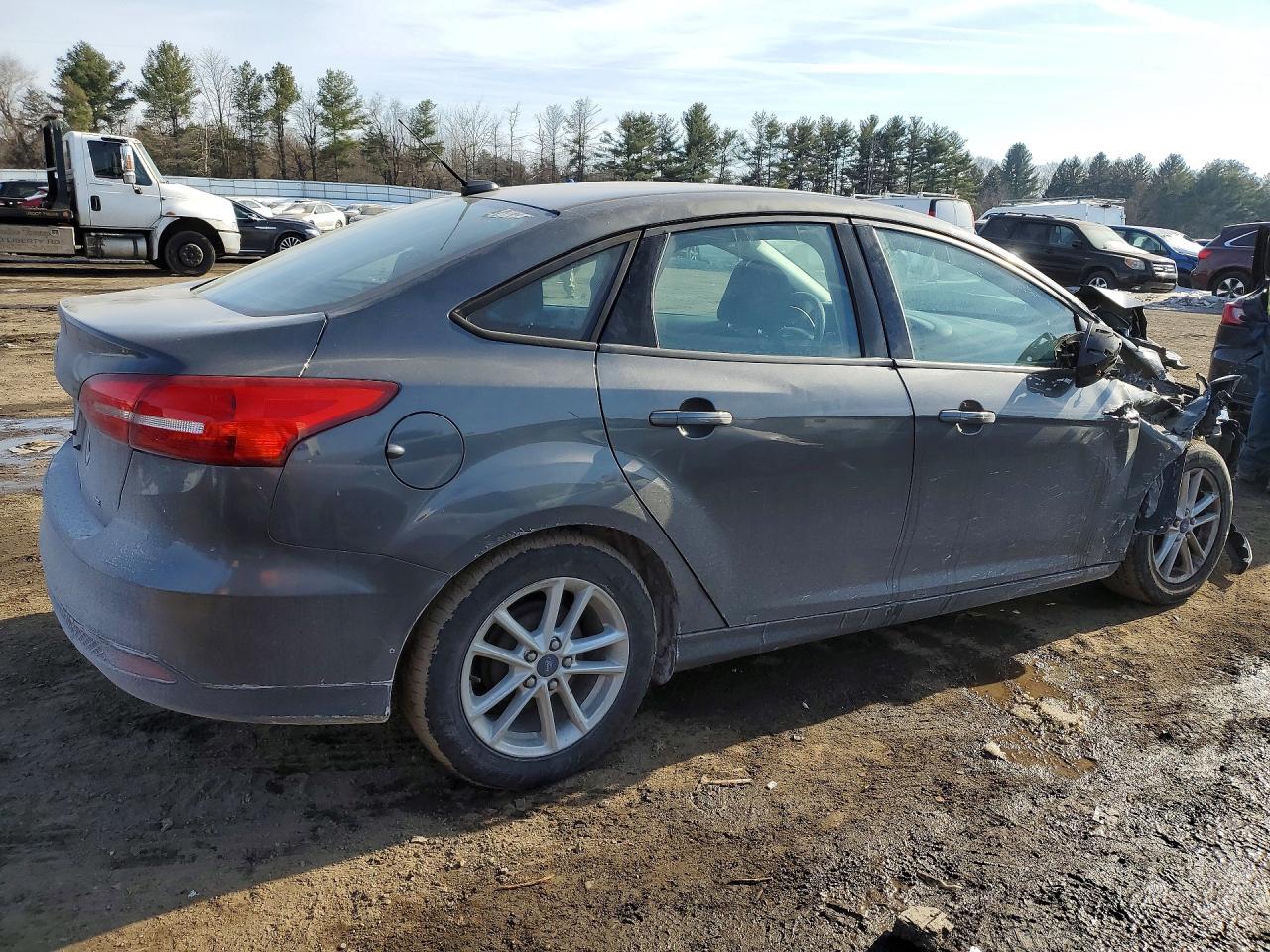 2015 FORD FOCUS SE photo 3