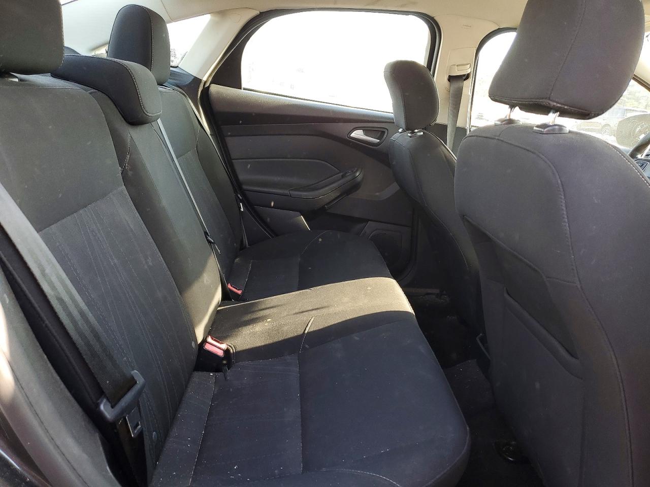 2015 FORD FOCUS SE photo 10