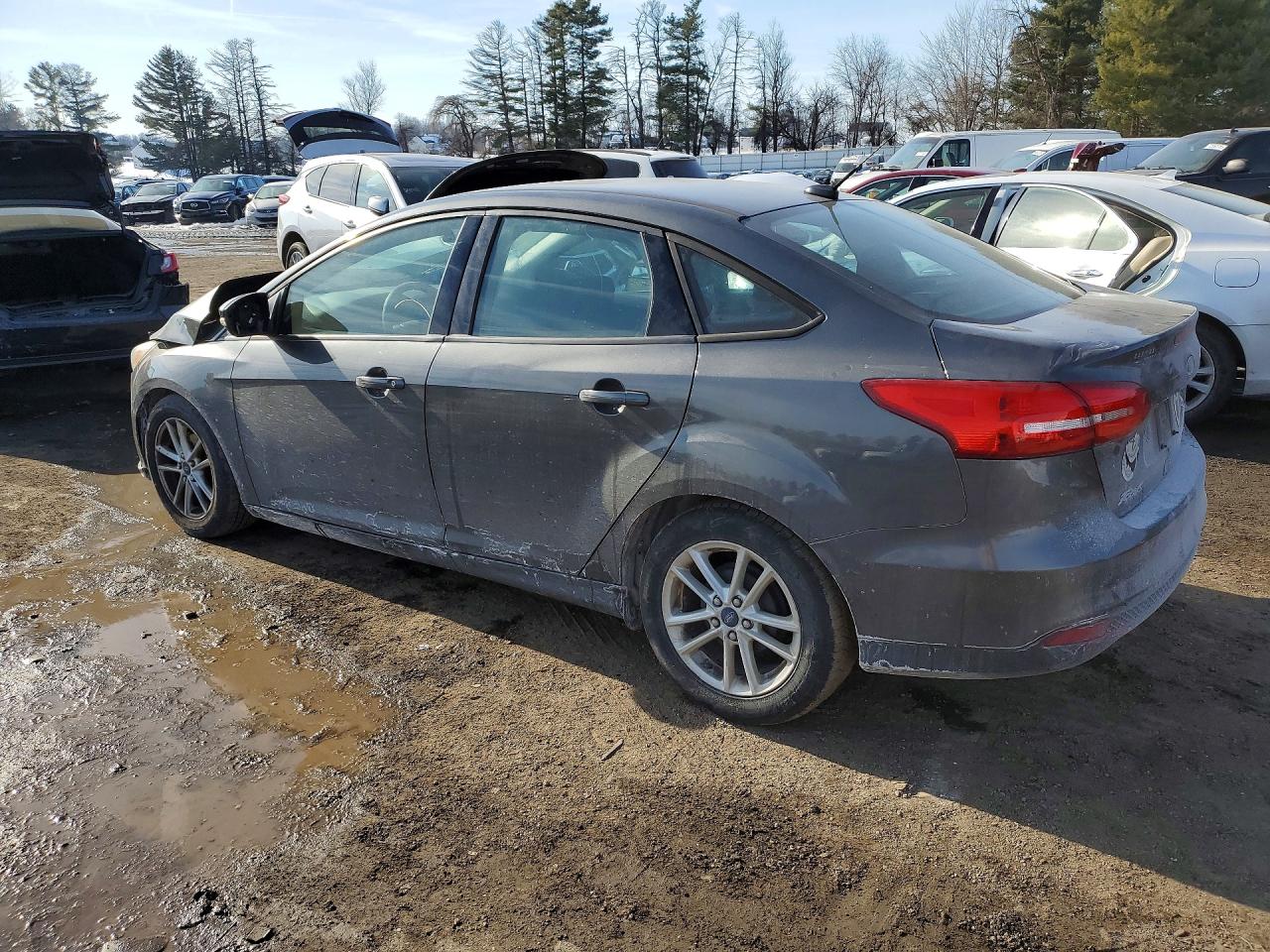 2015 FORD FOCUS SE photo 2