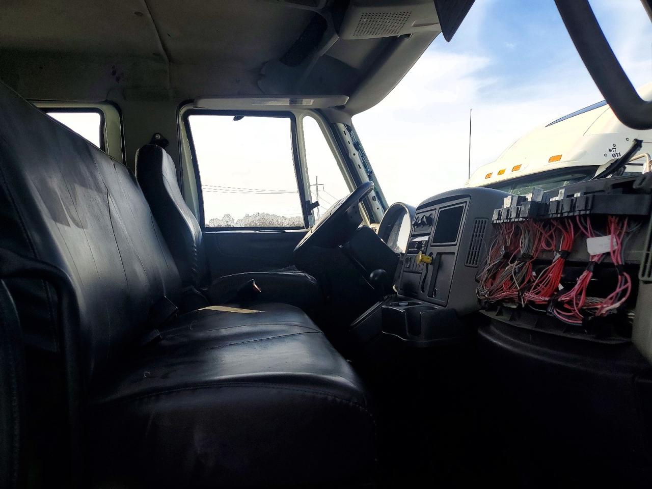 2017 INTERNATIONAL MA025 BOX TRUCK photo 5